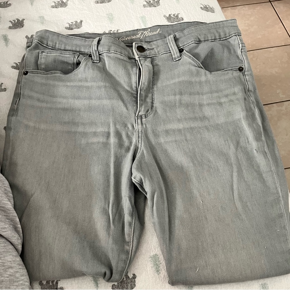 Universal Threads Basic Light Wash Jeans